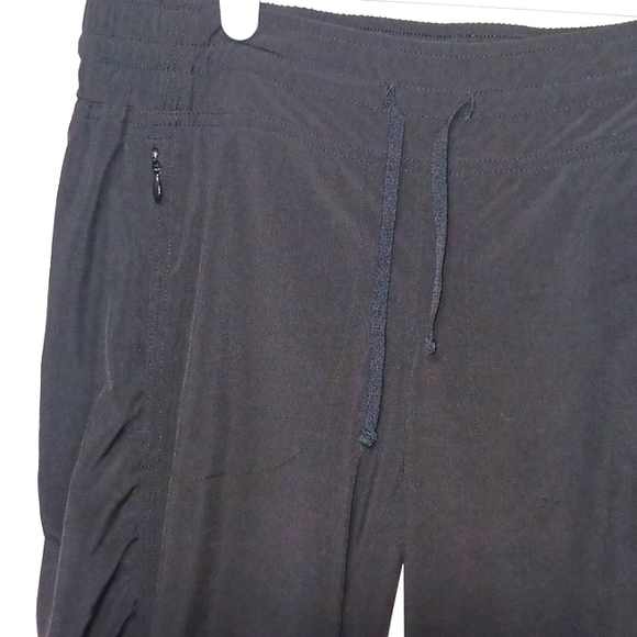 Athleta size 2 Black Elastic waist drawstring 4 zippered pockets cropped Polyst. - Picture 2 of 7